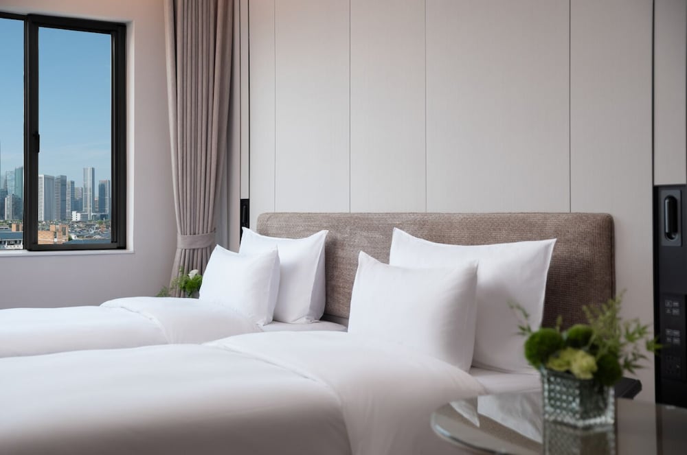 BYLAND WORLD HOTEL 35/50