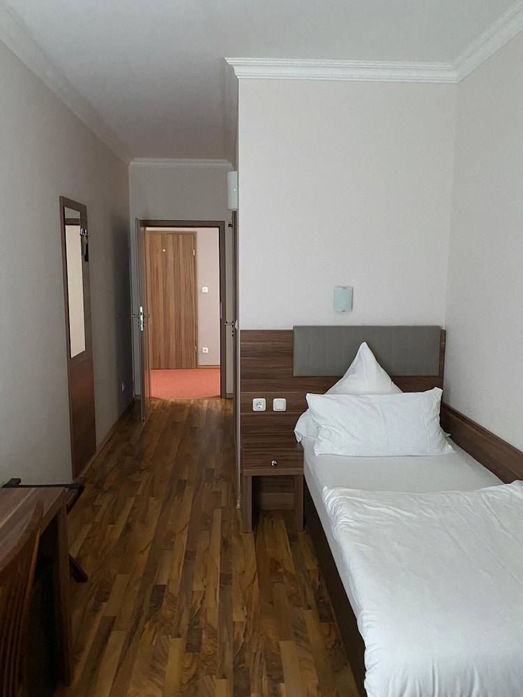 Hotel Isabella 6/27