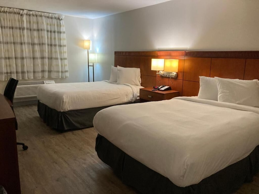 ECONO LODGE AND SUITES(Orange - TX) 7/53