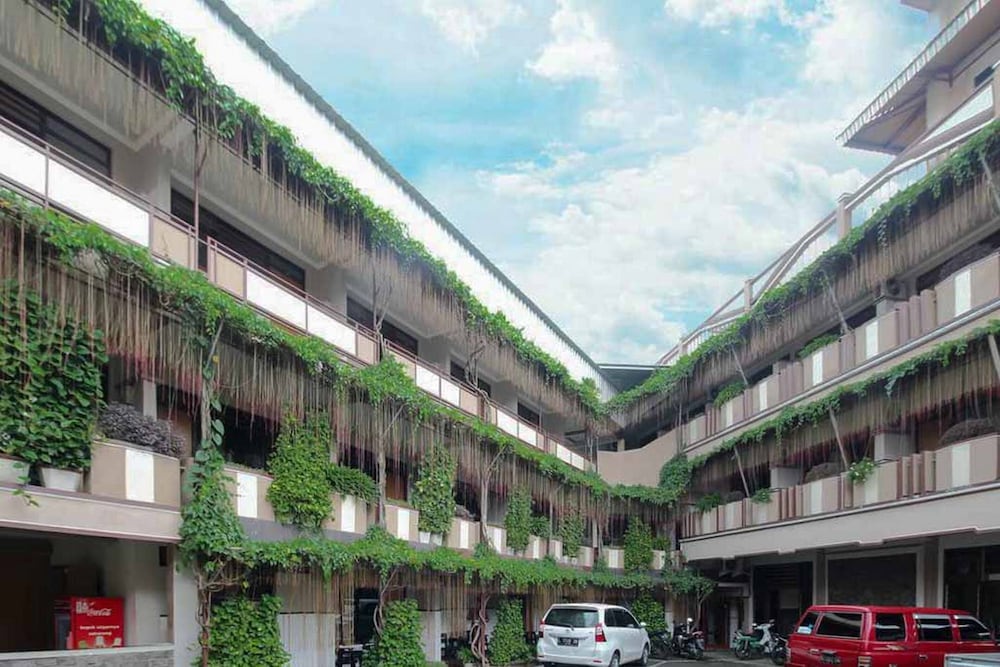Hotel Lestari Near Lippo Plaza Mall Jember 1/36