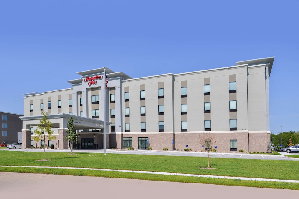 HAMPTON INN BY HILTON OMAHA AIRPORT, IA in CARTER LAKE - IA