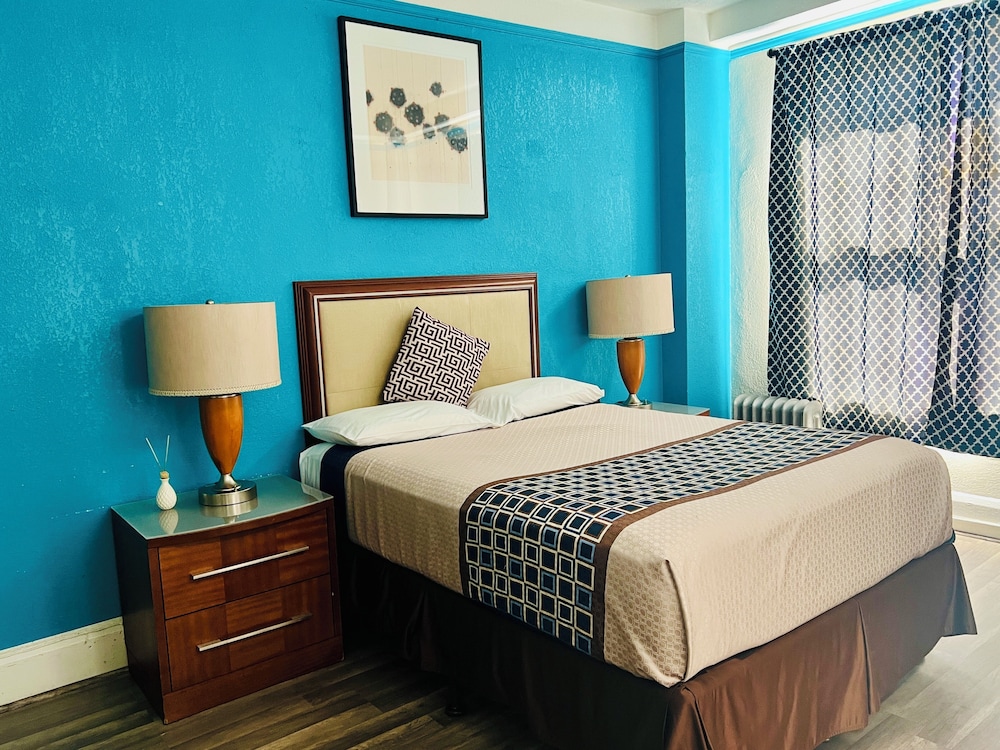 Admiral Hotel 23/56