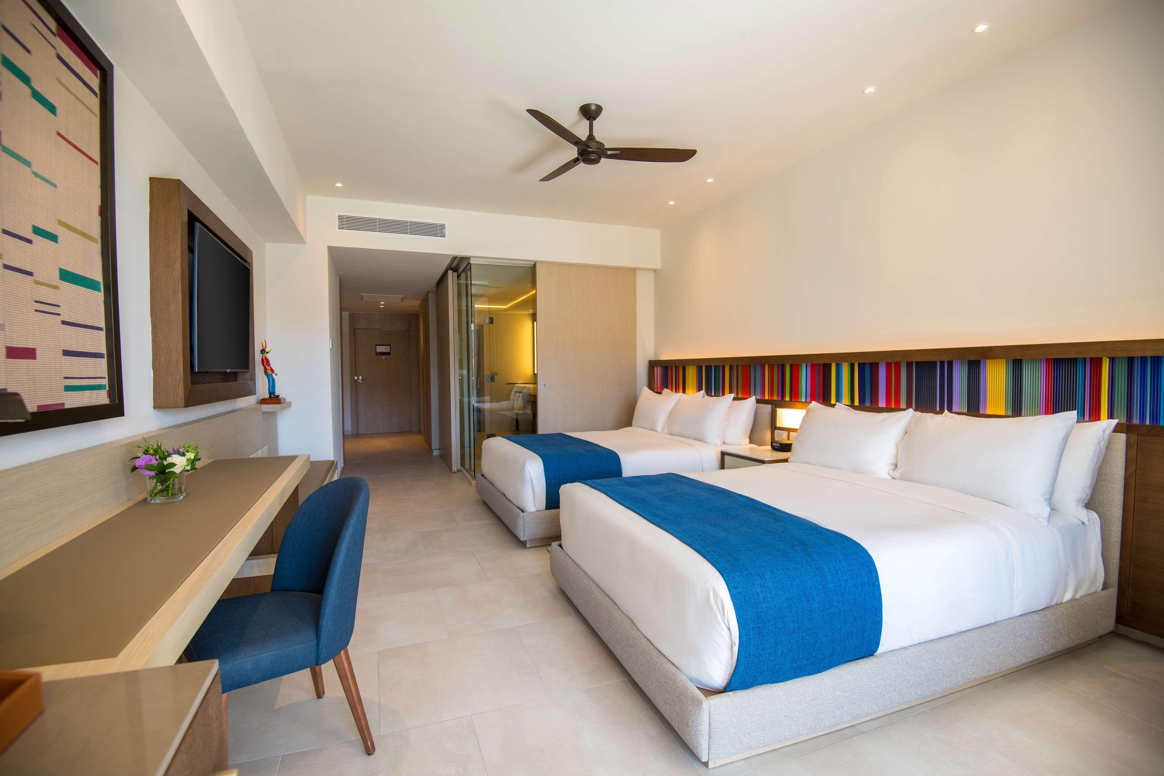 1 Bedroom, Swim Up, Master, Club, Suite