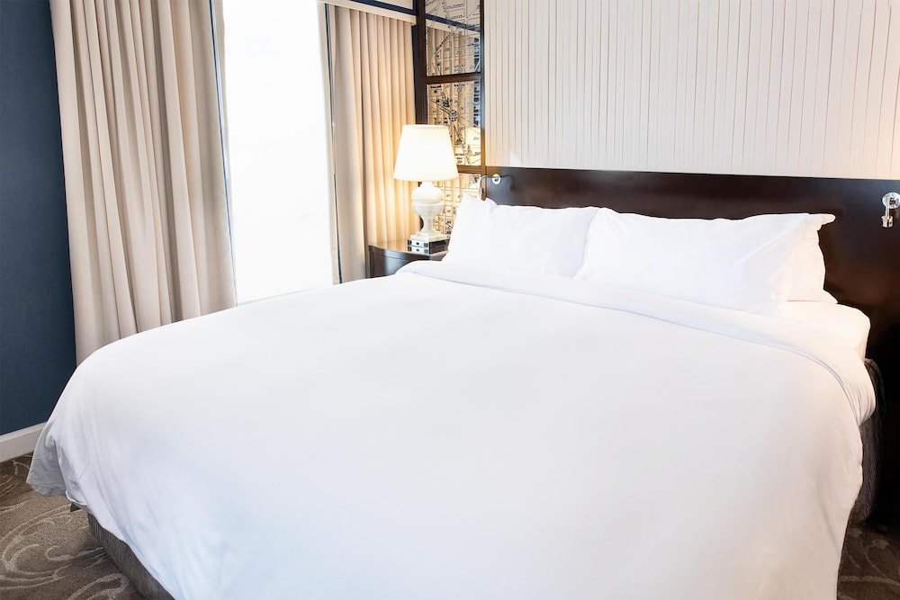 ROOM, KING BED, PARK VIEW