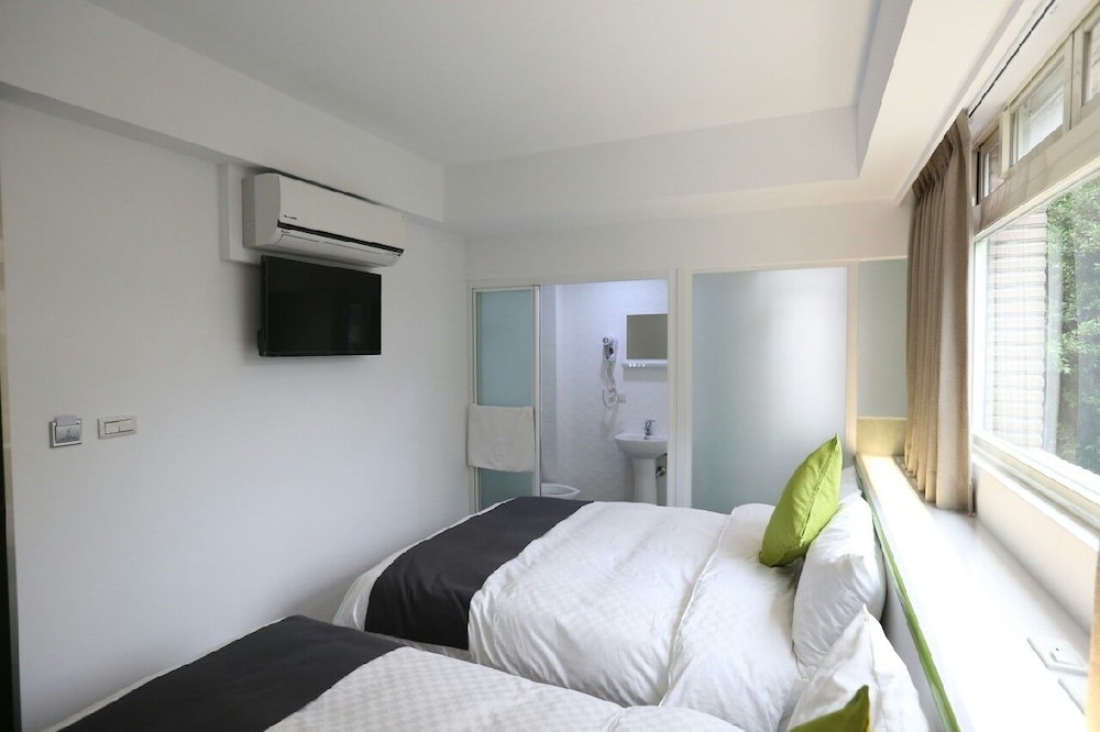 1 BEDROOM, BASIC, TWIN BEDS