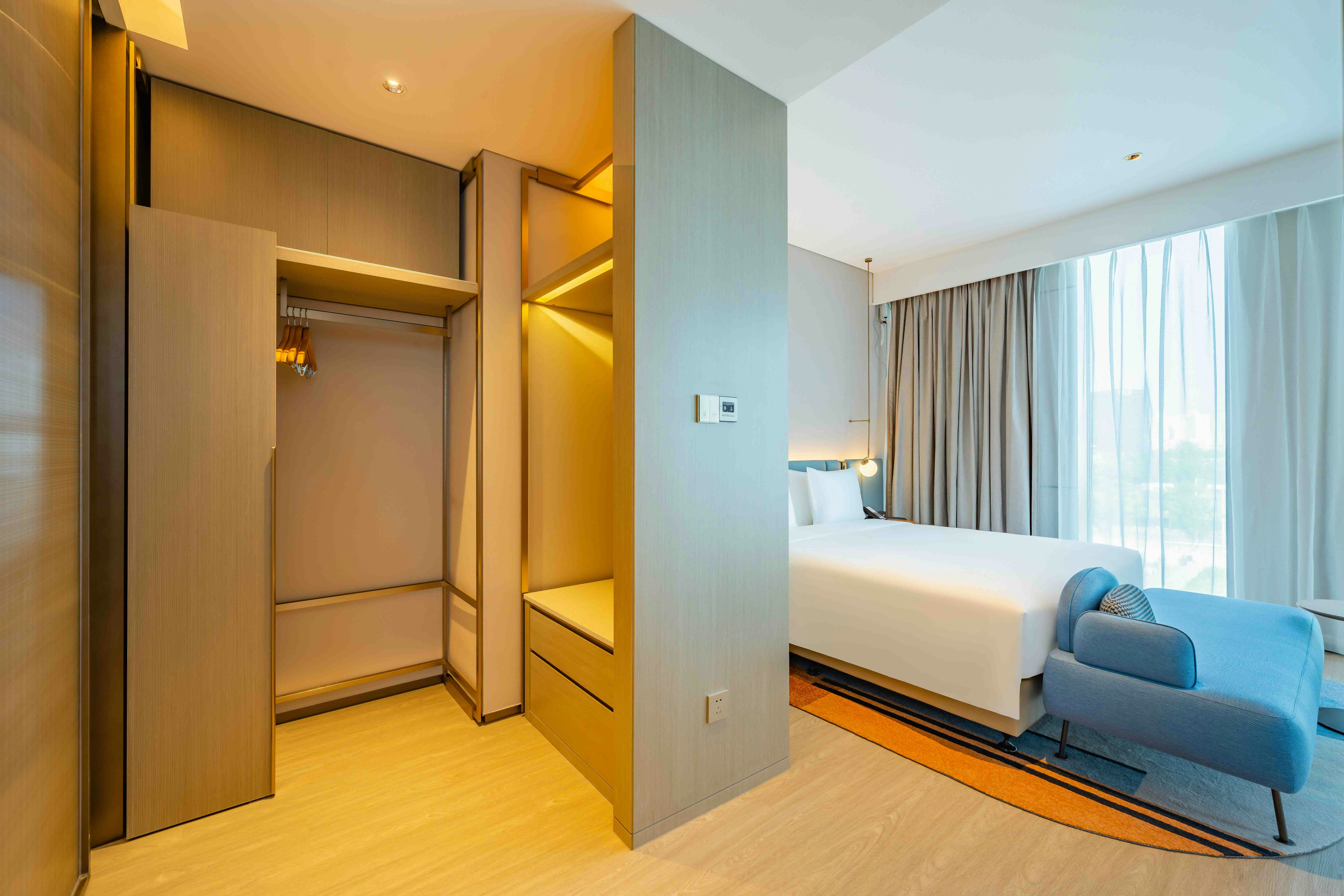 Suite, King Bed, Living Area