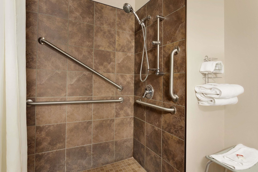 Travelodge by Wyndham Jefferson City 18/19