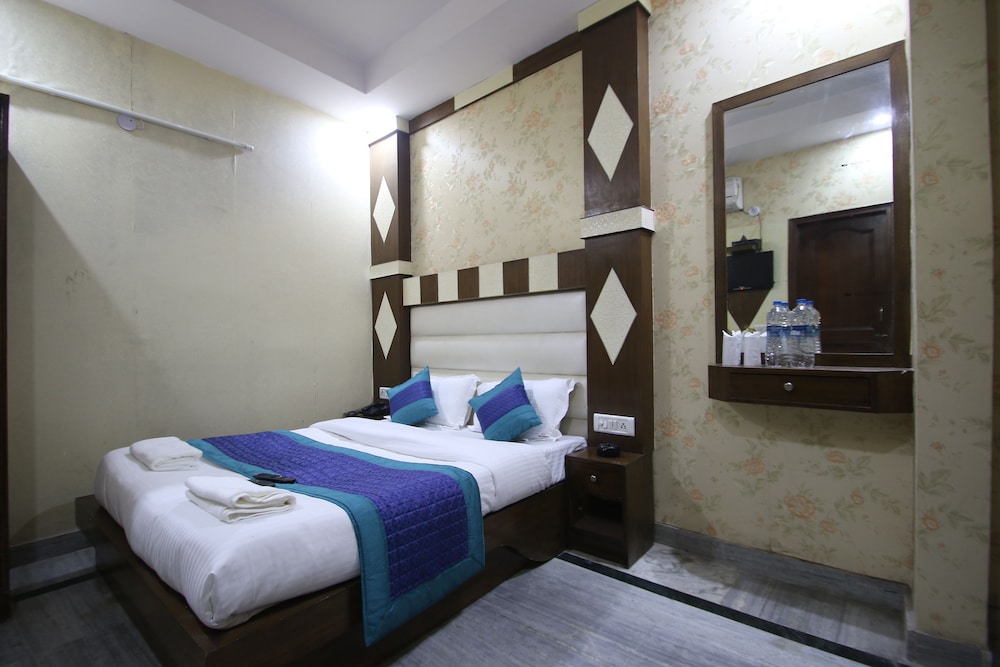 DELUXE, DOUBLE BED
