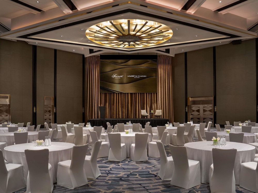 Swissotel The Stamford 41/50