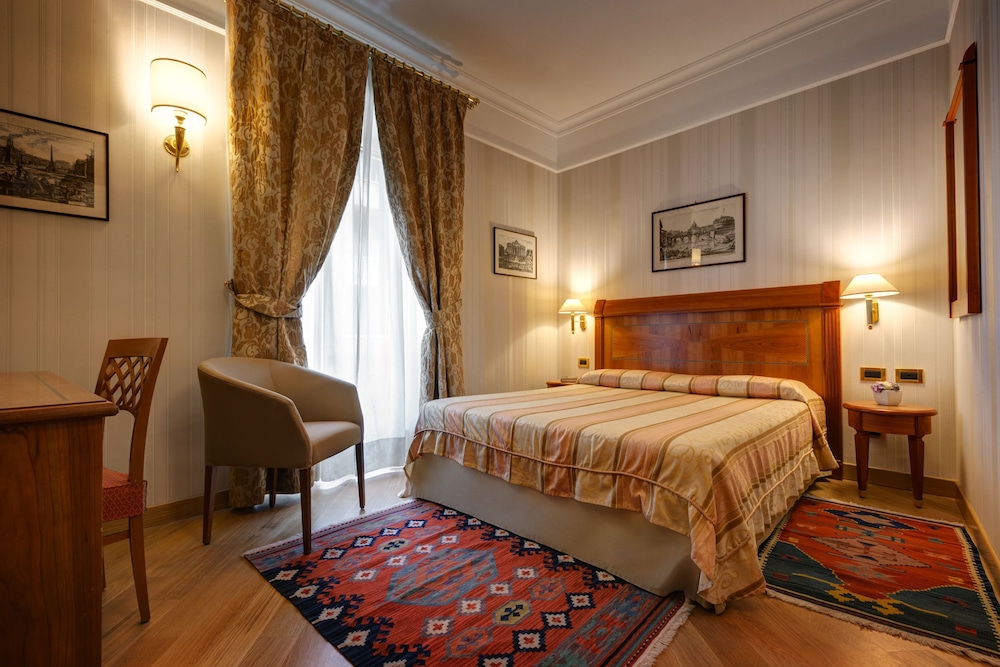 ROOM, DOUBLE BED
