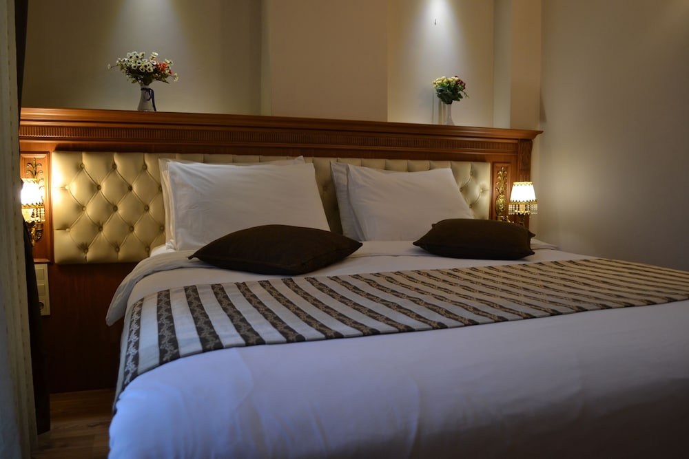 Seven Days Hotel 35/60