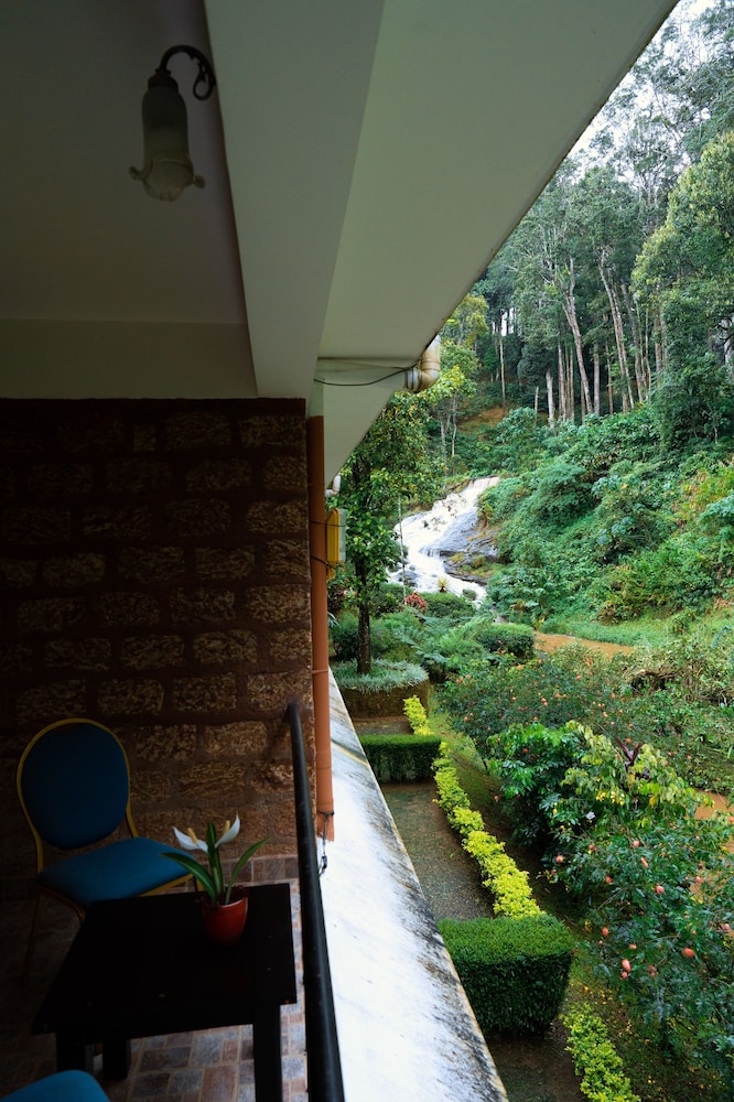 Falling Waters 46/50