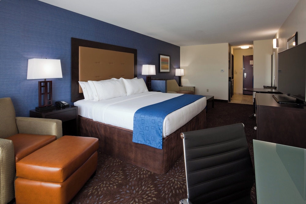 Suite, King Bed, Extra Floor Space, Sofa
