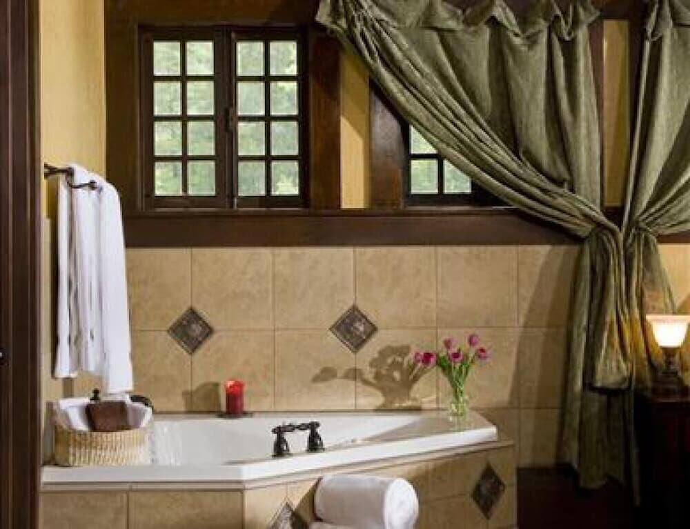 Hilltop Manor Bed and Breakfast 49/49