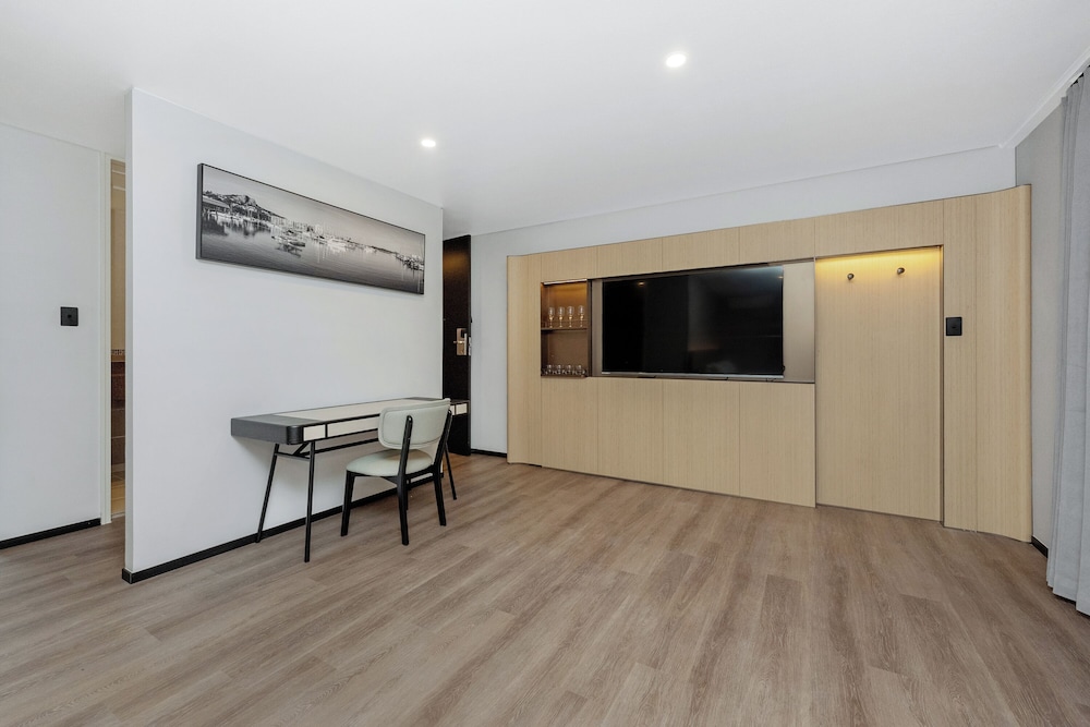 Madison Plaza Townsville 44/64