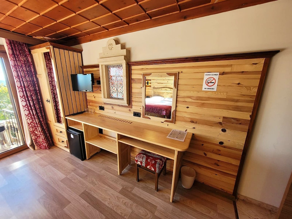 Saruhan Hotel 11/57