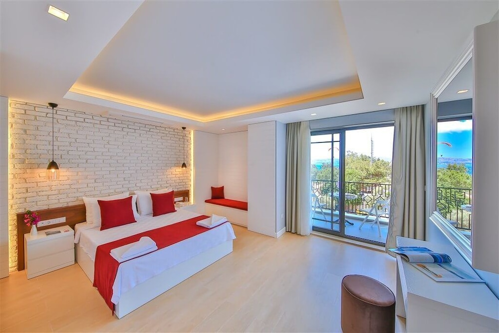 Lale Hotel 12/50