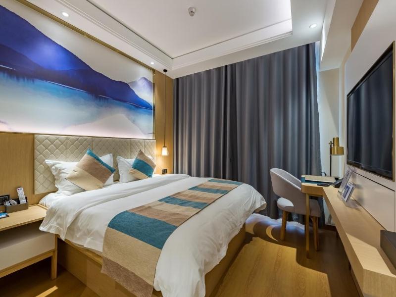 GreenTree Eastern Xuzhou High Speed Railway Station West Exit Station Hotel 32/60