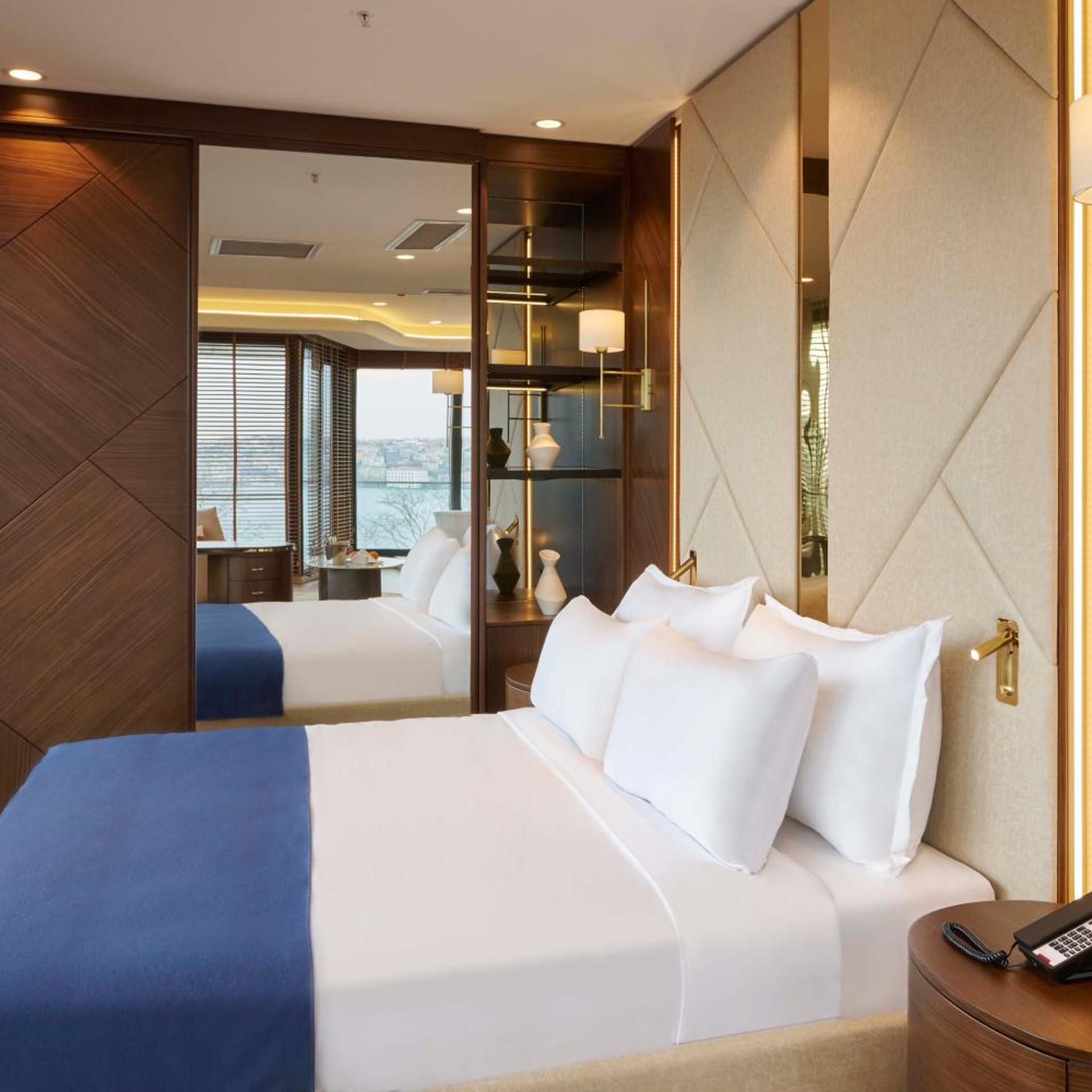 Suite, Sea View