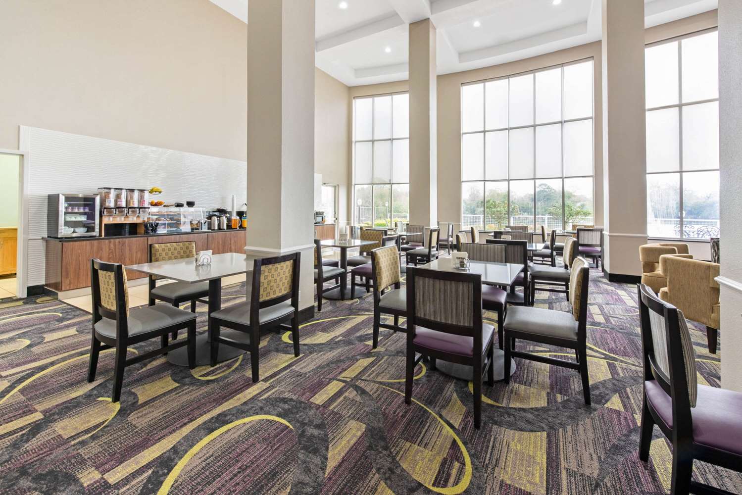 La Quinta Inn & Suites by Wyndham Bridge City 29/44