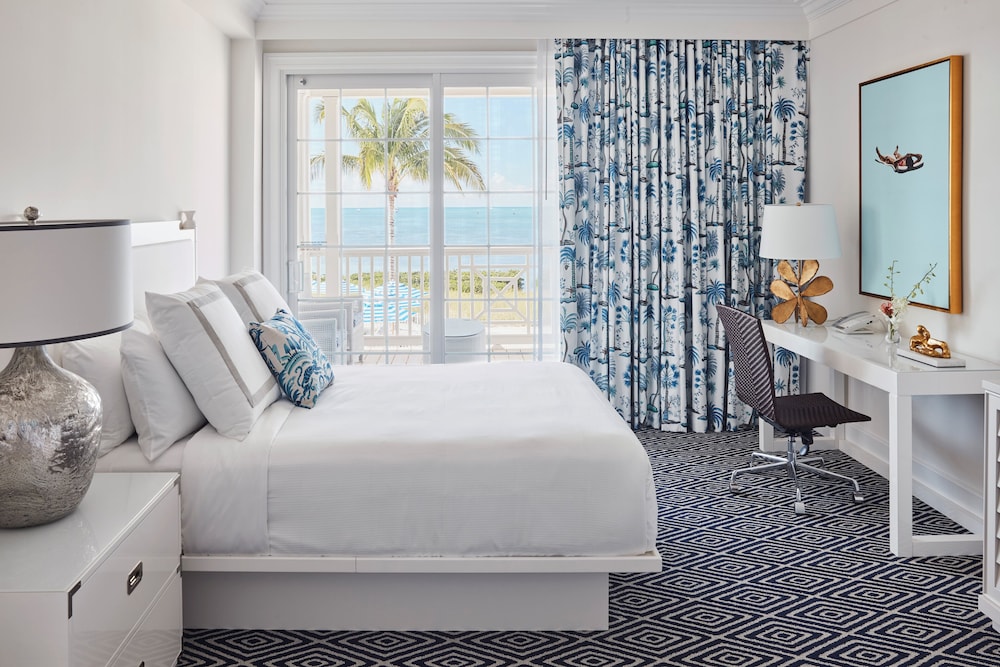 Suite, King Bed, Ocean Front, Sofa, Balcony