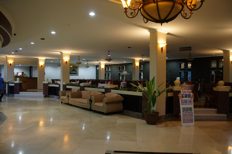 Zamrud Hotel & Convention Cirebon 3/11