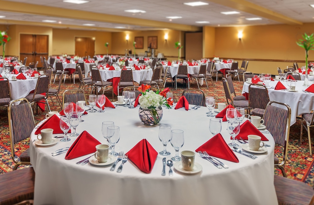 Holiday Inn Hotel And Suites Springfield I 44 54/77