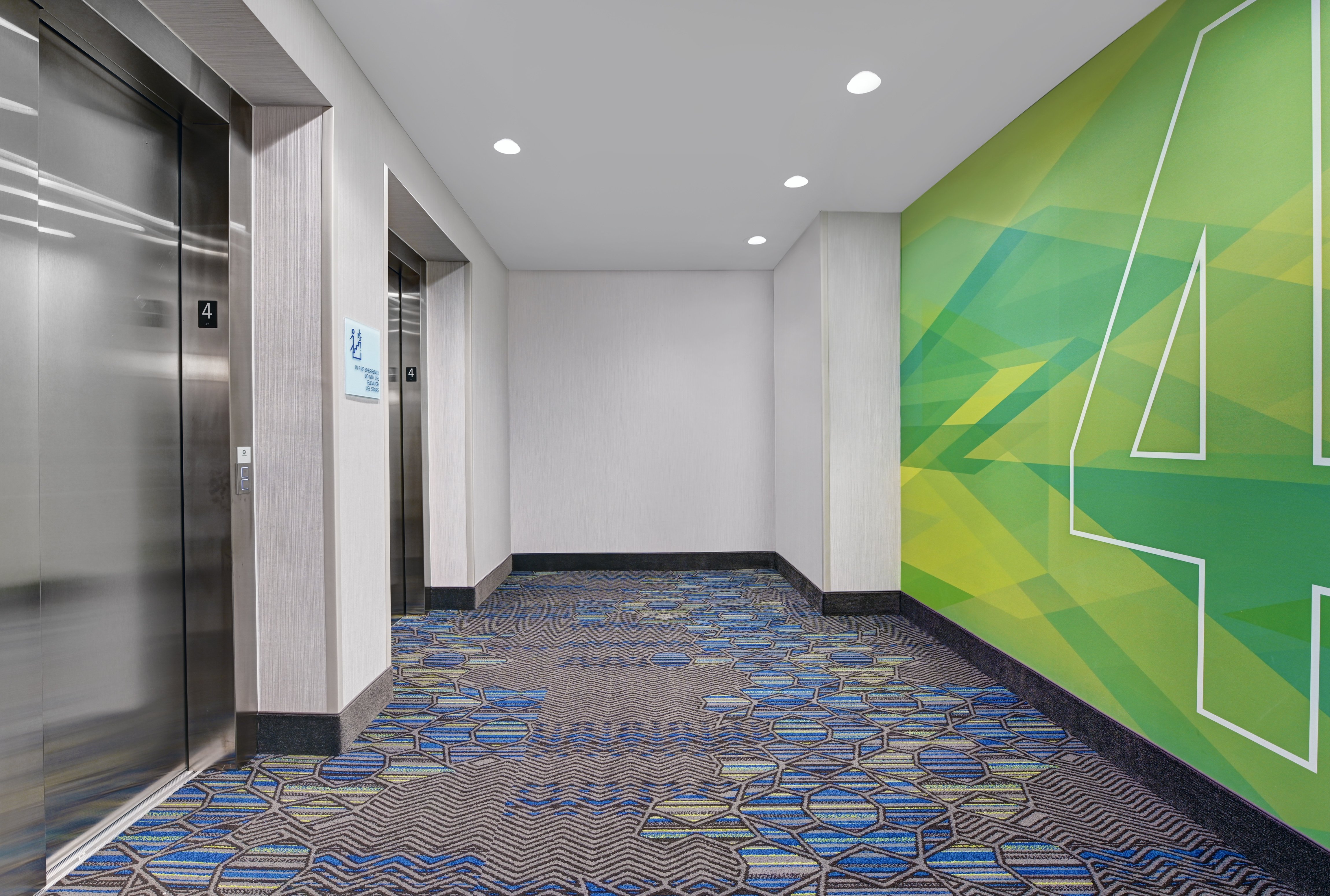Holiday Inn Express Suites Houston W Memorial City Area 16/39
