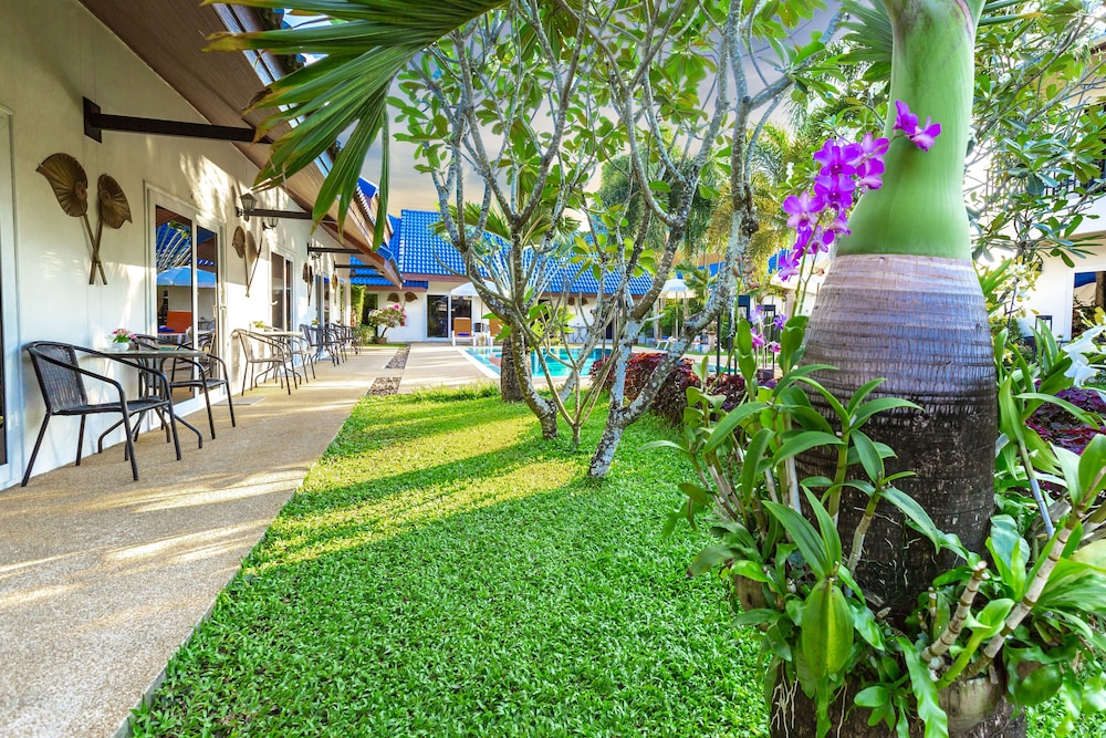 Phuket Airport Hotel 70/74