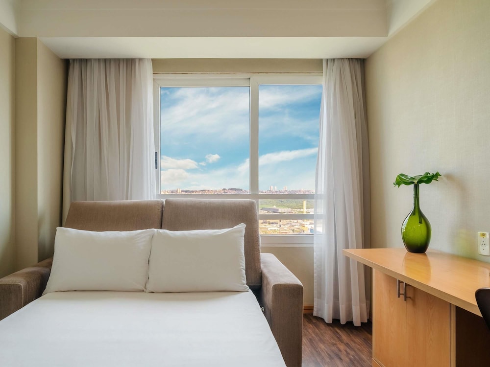غرفة قياسية بسرير مزدوج مع أريكة، Mercure Guarulhos Aeroporto Hotel 4/8