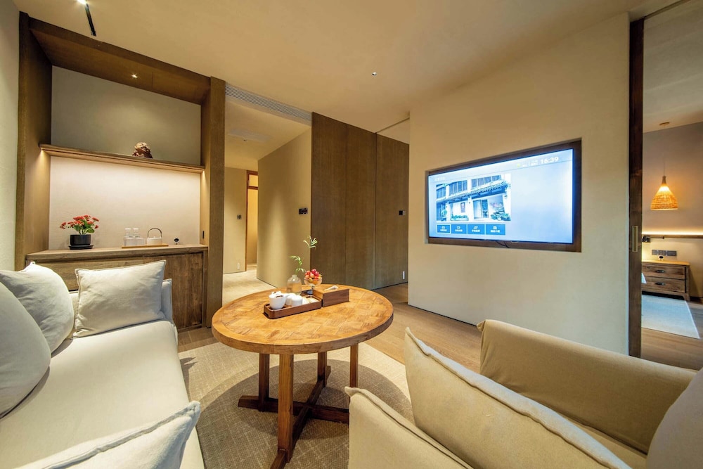 YUANLI HOTEL 27/50