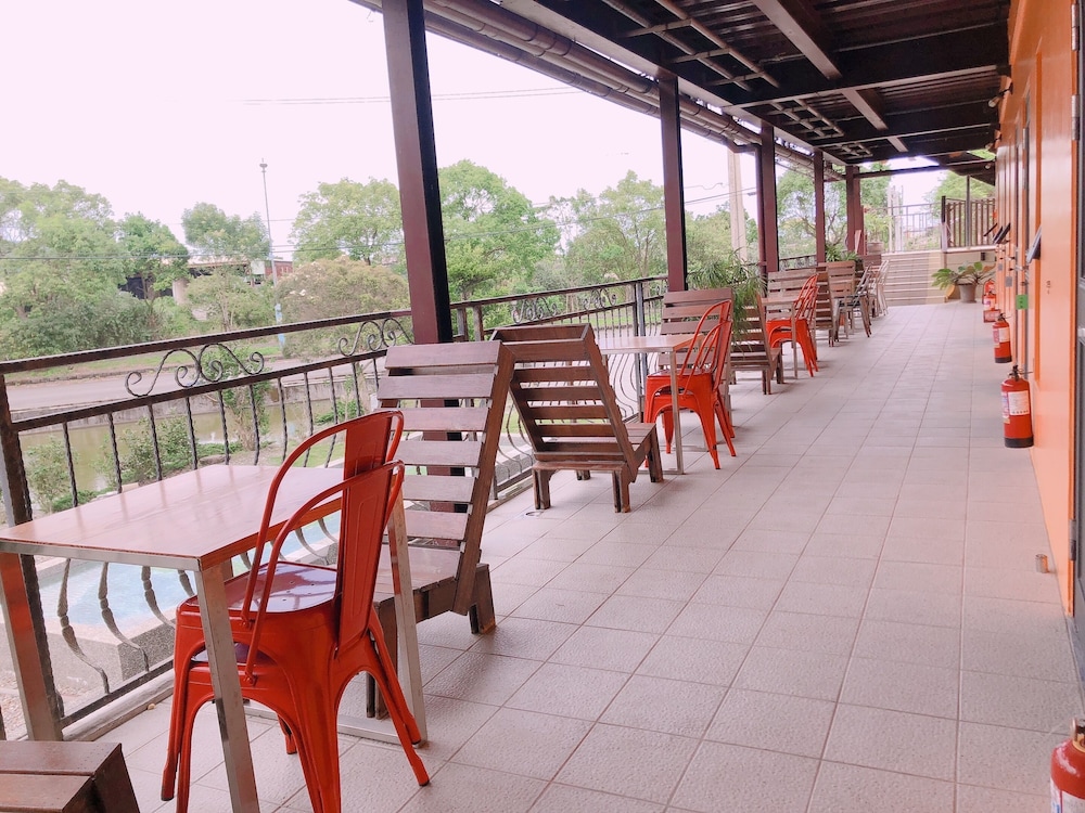 Artisan Hostel B&B 36/41