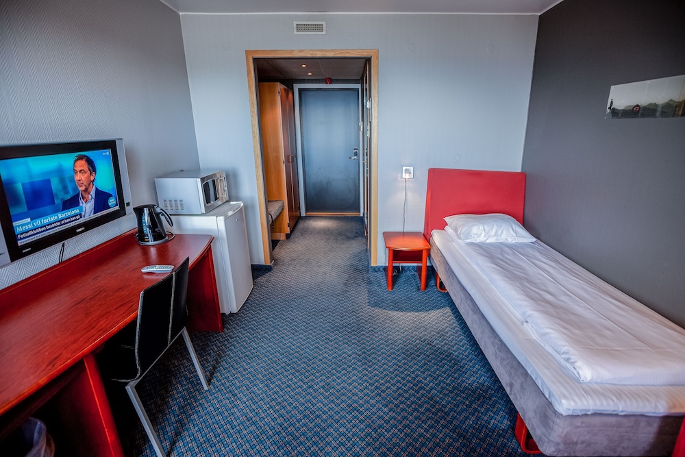 F2 Hotel 13/26