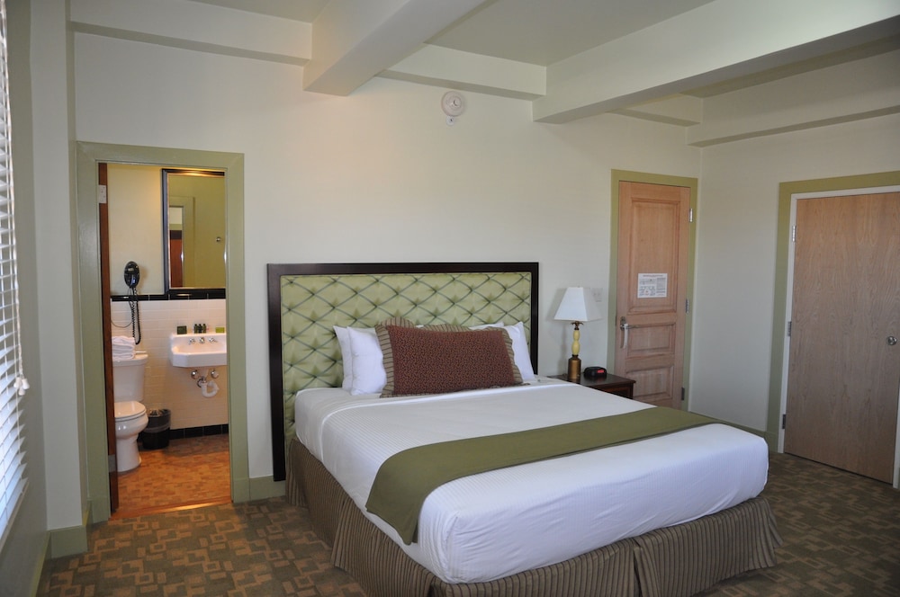 Murray Hotel 15/40