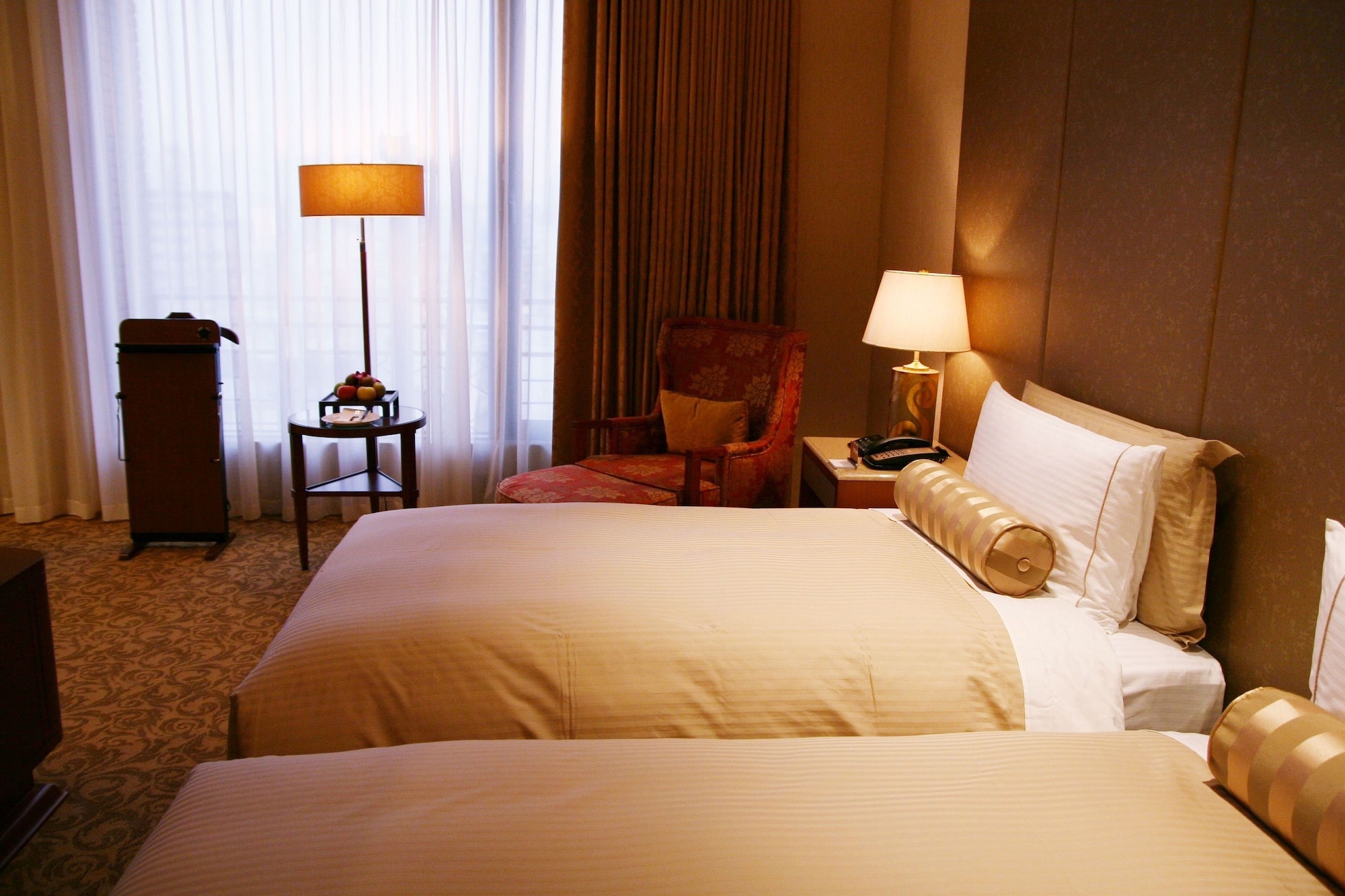 STUDIO, SUITE, TWIN BEDS