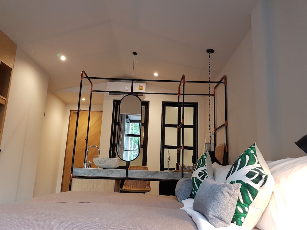 SUPERIOR, TWIN BEDS, BALCONY