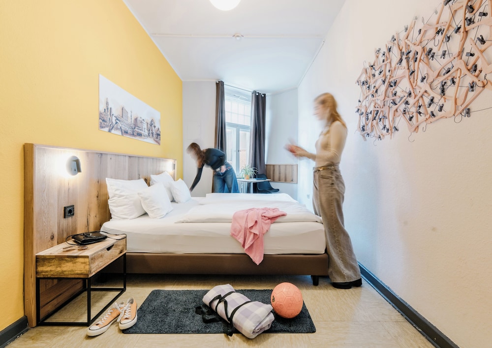 Three Little Pigs Hostel 3/44