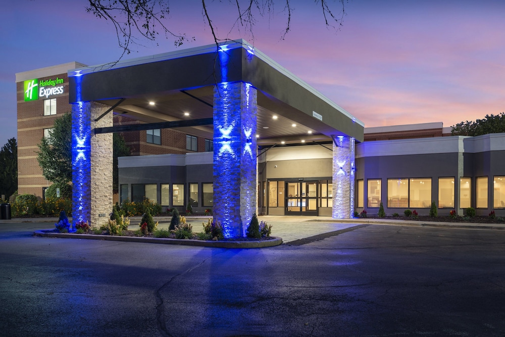 Holiday Inn Express Naperville 2/69