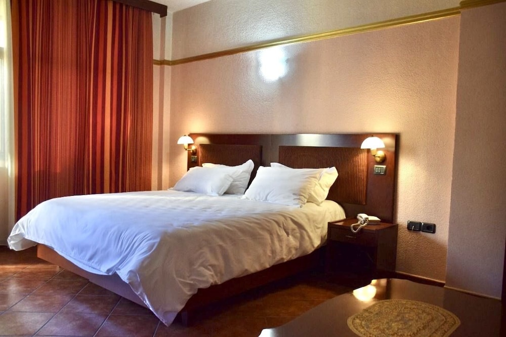 ELYSEE HOTEL 9/33