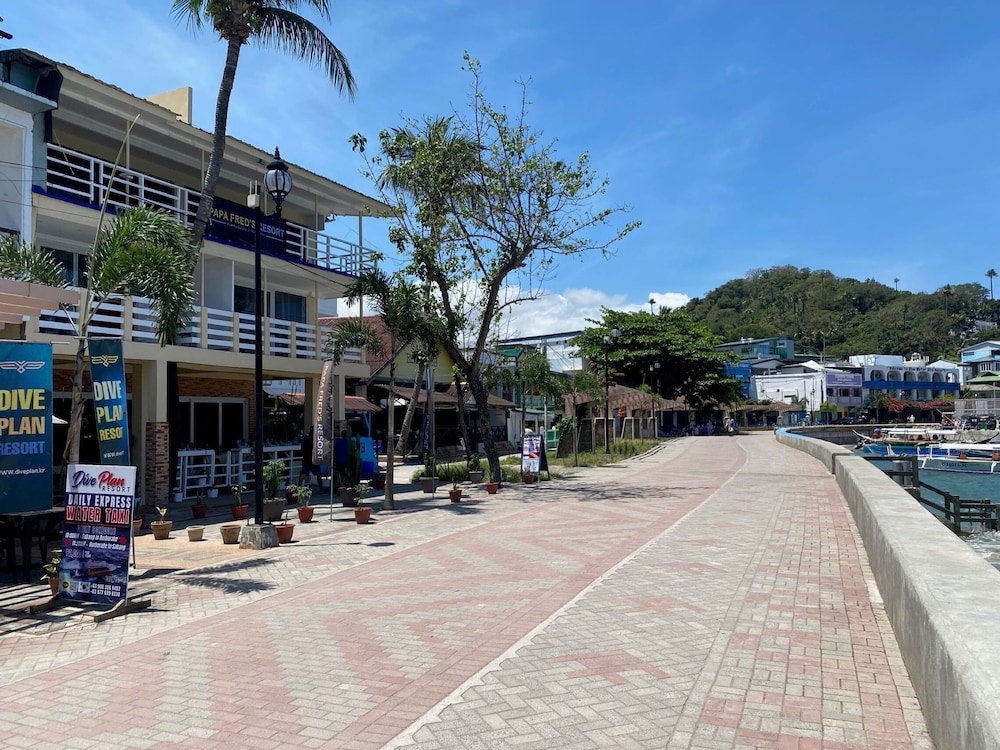 Papa Fred S Beach Resort 60/70