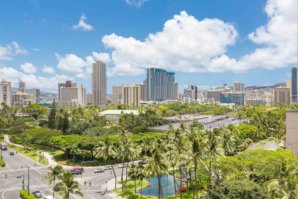 Castle Palms at Waikiki 49/60