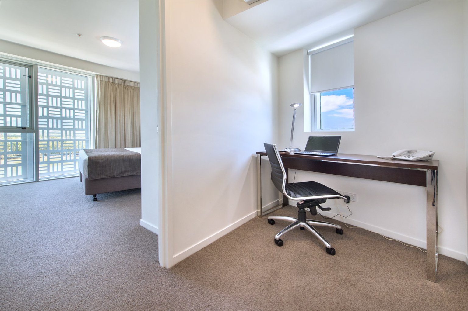 Empire Apartment Hotel 46/56