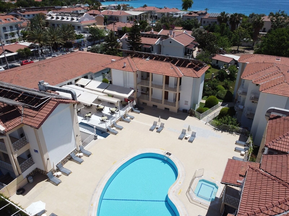 Karbel Beach Hotel 36/40