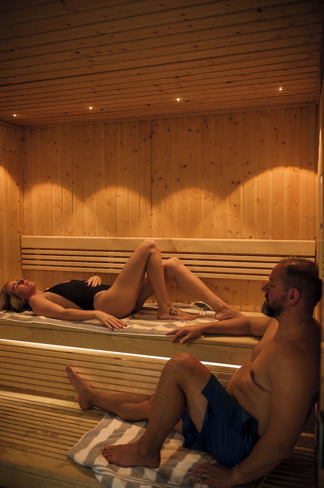 St Moritz Hotel 20/50