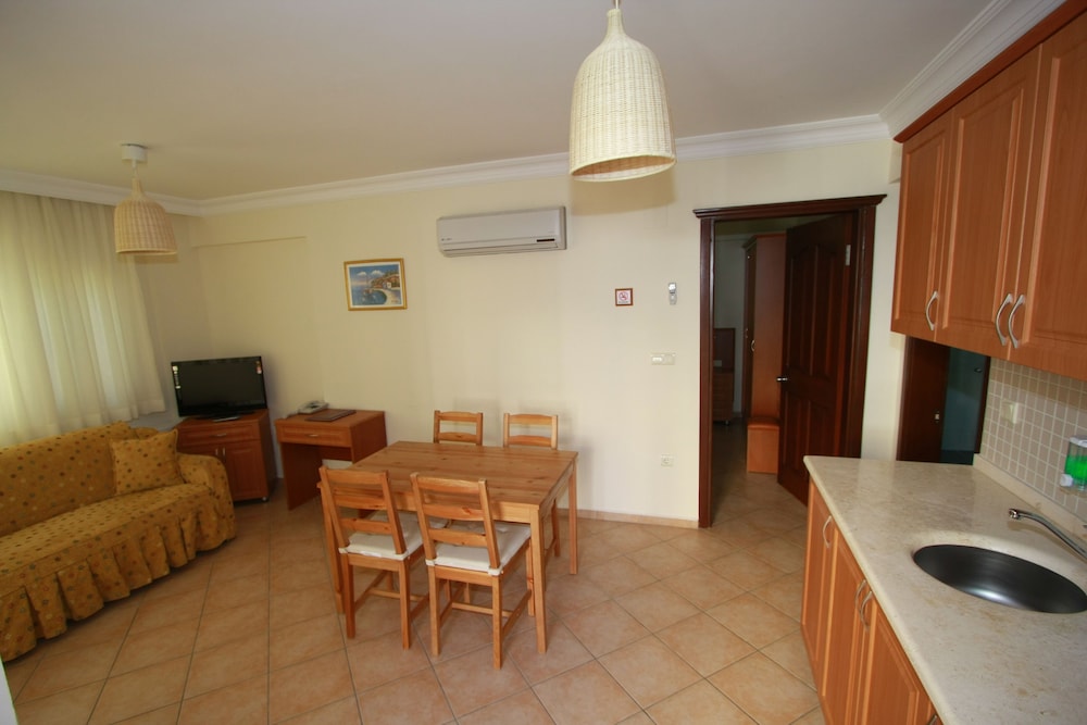 Sea Breeze Hotel And Apartments 28/50