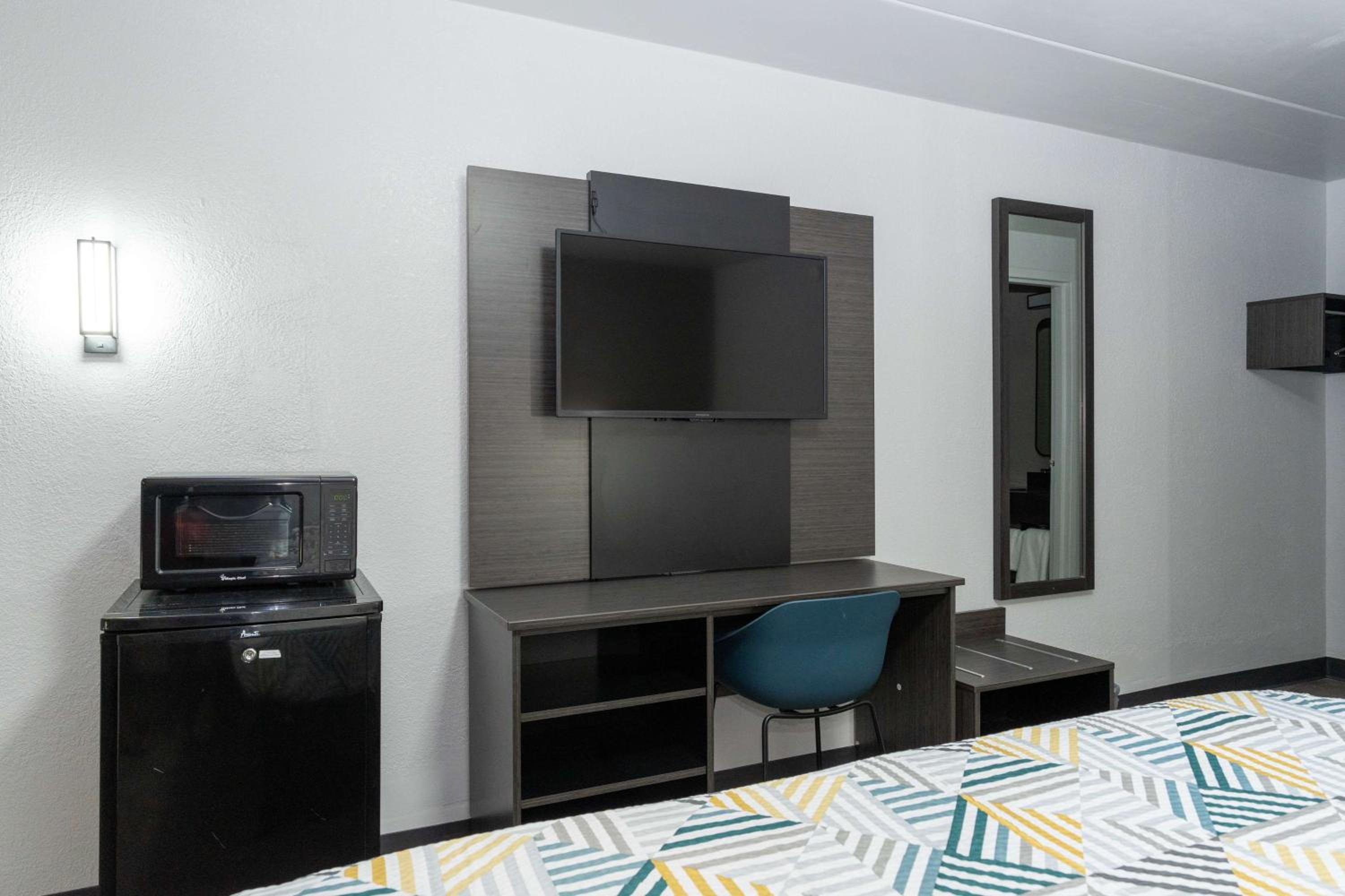 Motel6 Cincinnati, OH 42/49