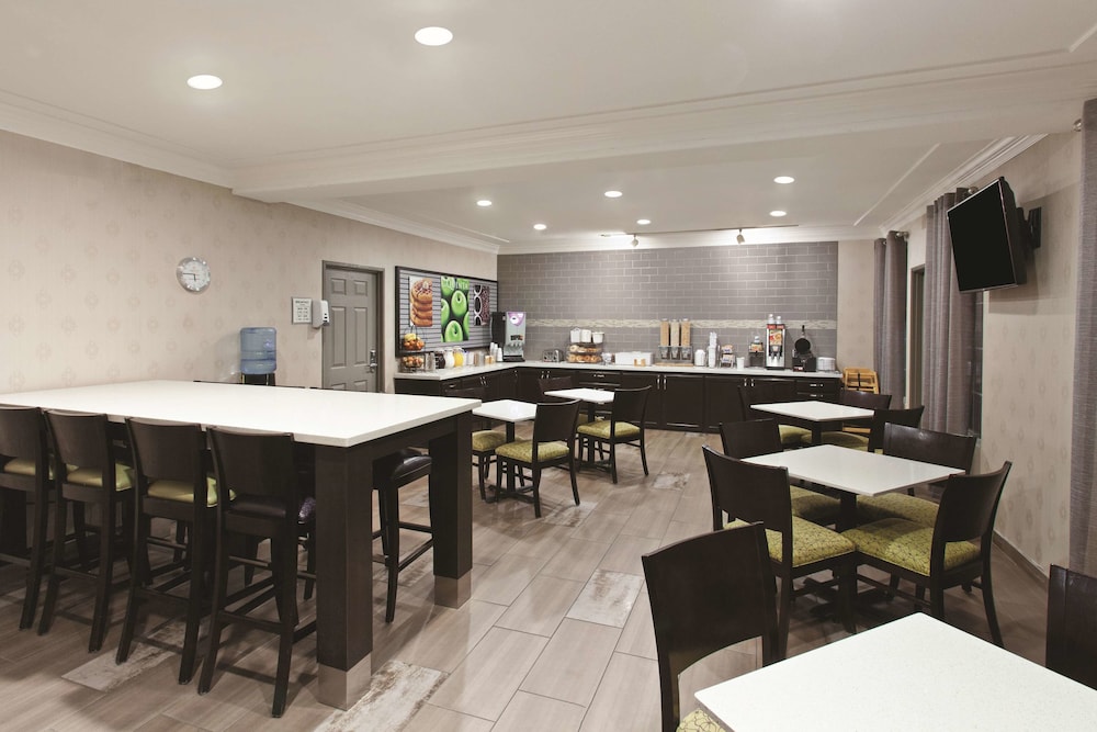 La Quinta Inn Suites Los Banos 29/35