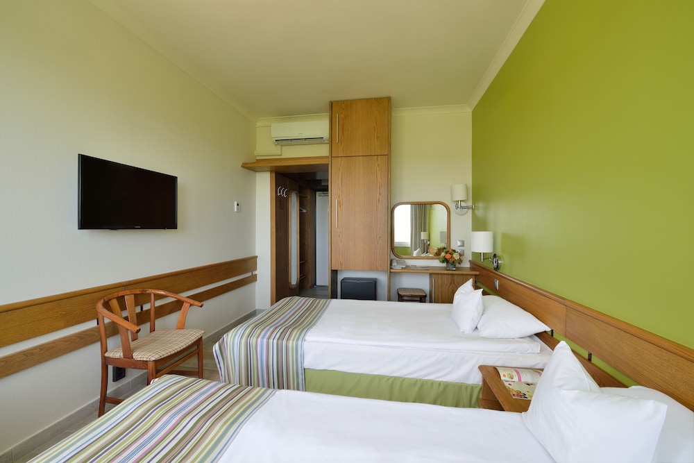 Marina Hotel 19/65