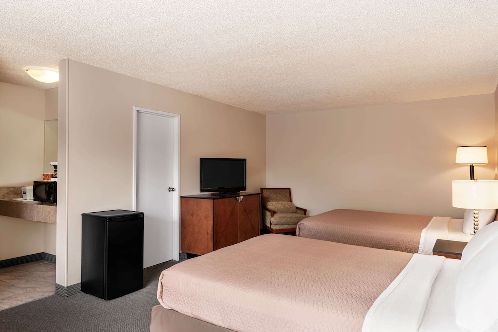 Travelodge by Wyndham Swift Current 30/53