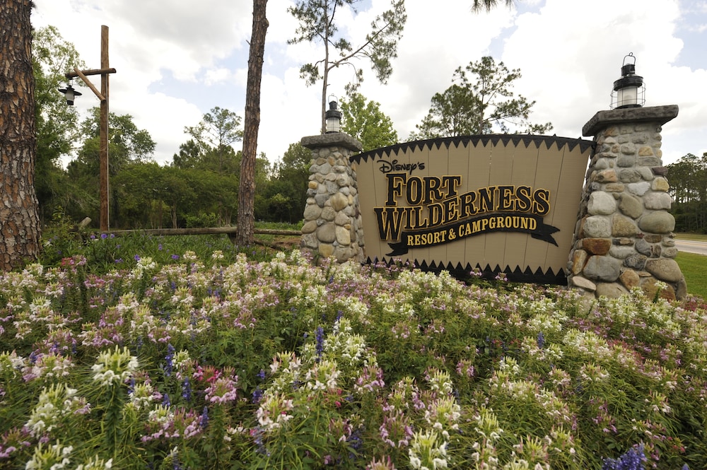 The Cabins at Disney's Fort Wilderness Resort - A Disney Vacation Club Resort 40/43
